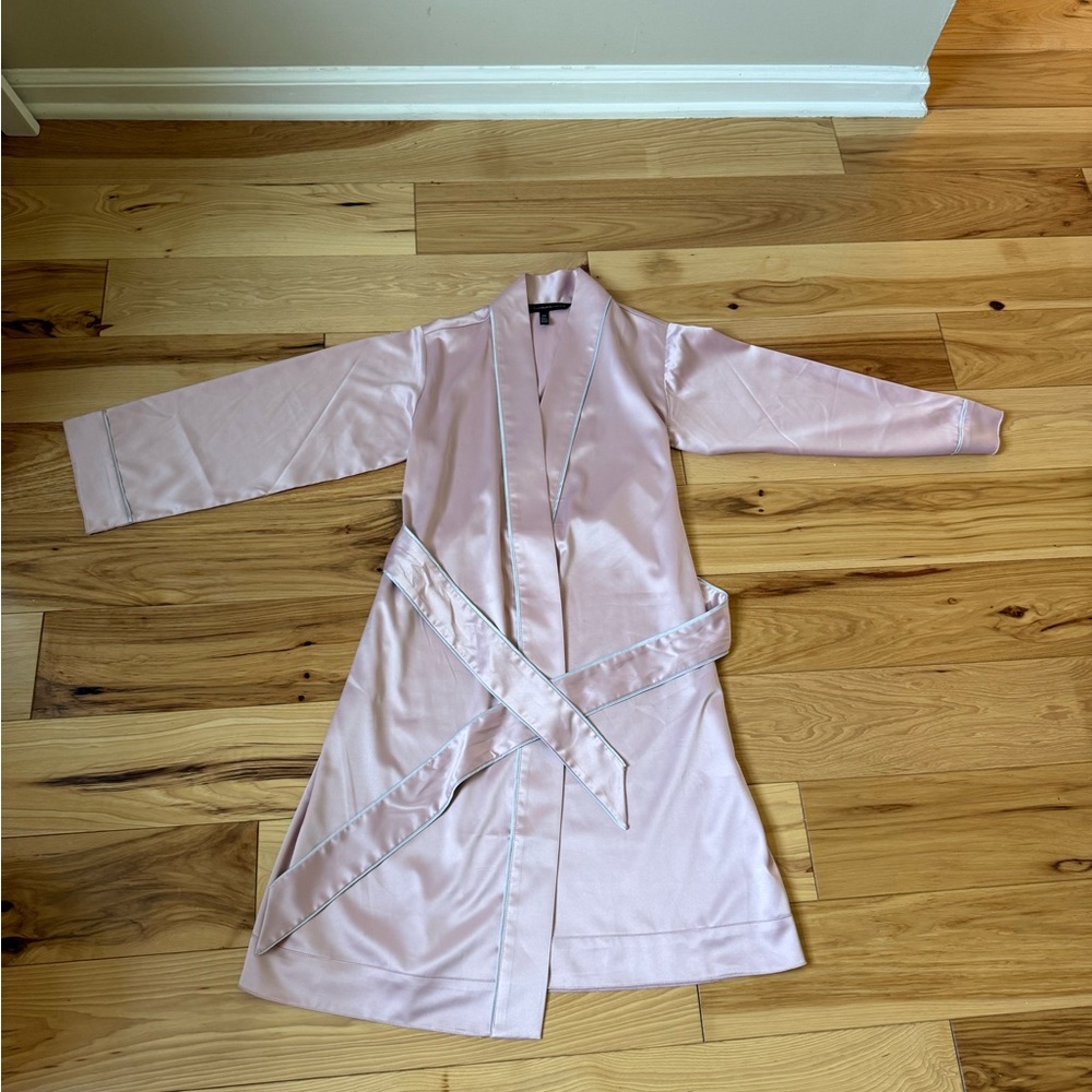 White House Black Market Light Pink Satin Robe
